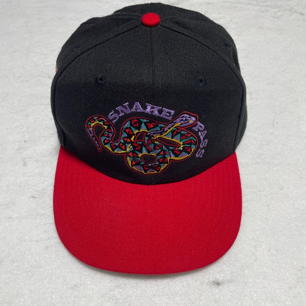 Vintage Marlboro Black and Red Snake Pass Cap 90s - Adjustable